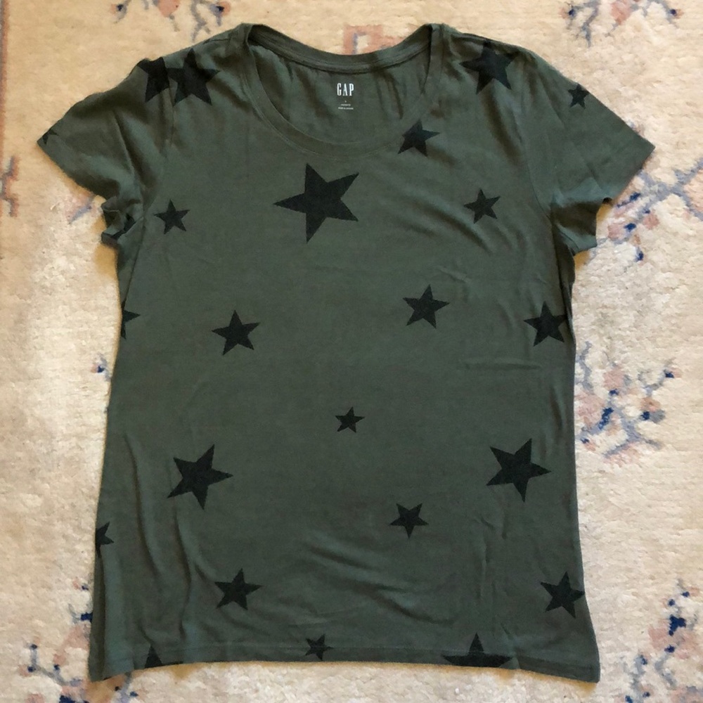GAP Olive Green Short Sleeve Tee with Black Star Print